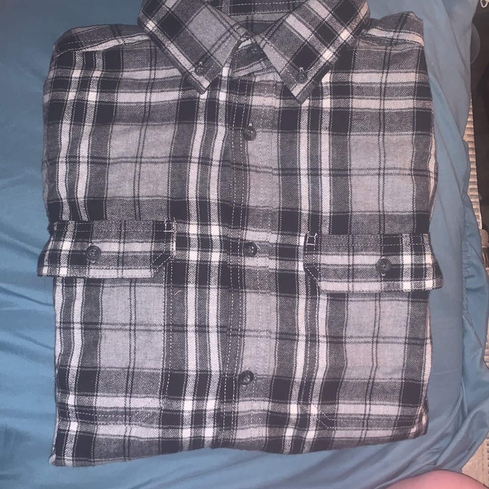 Flannel NWOTs Mens long sleeve shirt. Black, Gray and White Size S 36-38